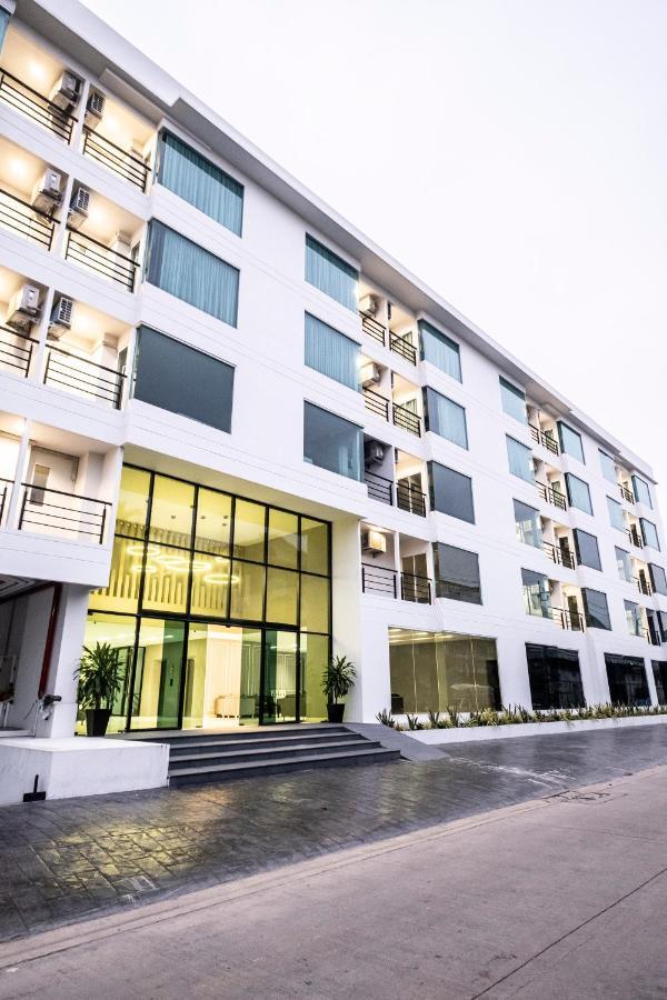 The Airport Courtyard Suvarnabhumi Airport Banguecoque Exterior foto The hotel's entrance