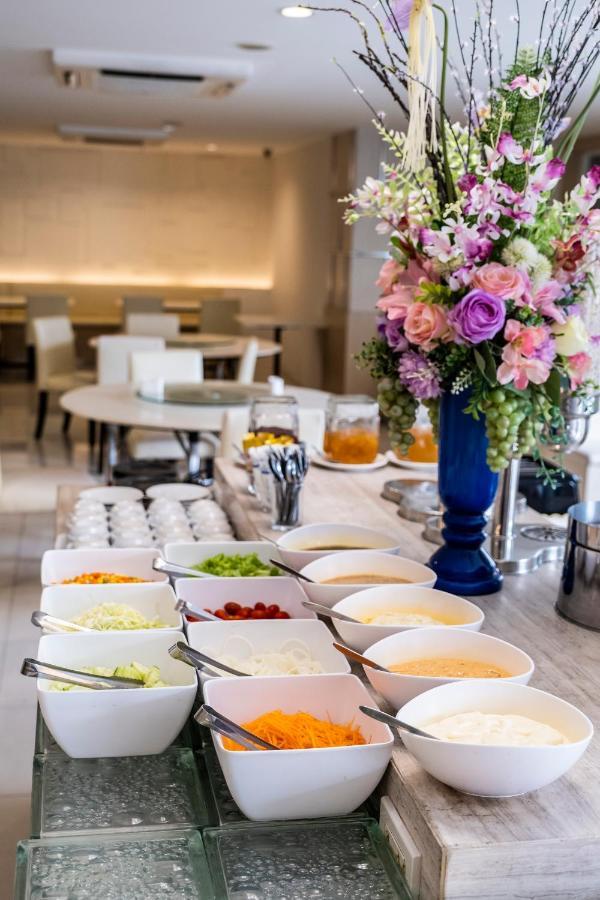 The Airport Courtyard Suvarnabhumi Airport Banguecoque Exterior foto A buffet at a hotel