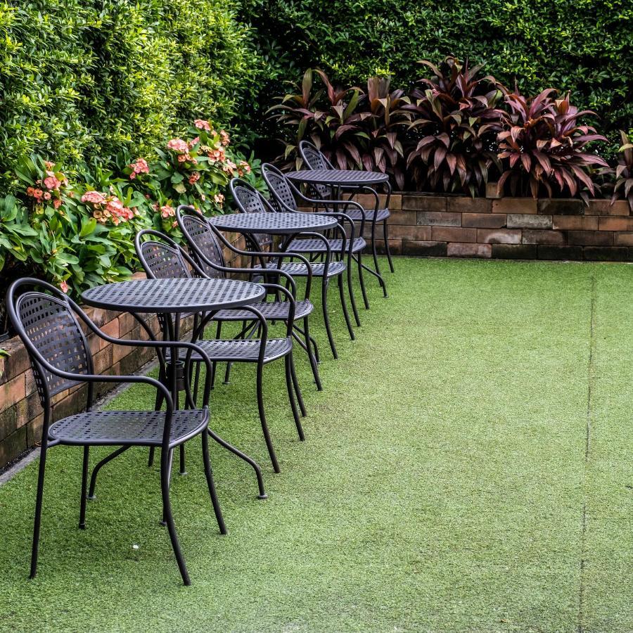 The Airport Courtyard Suvarnabhumi Airport Banguecoque Exterior foto Artificial grass