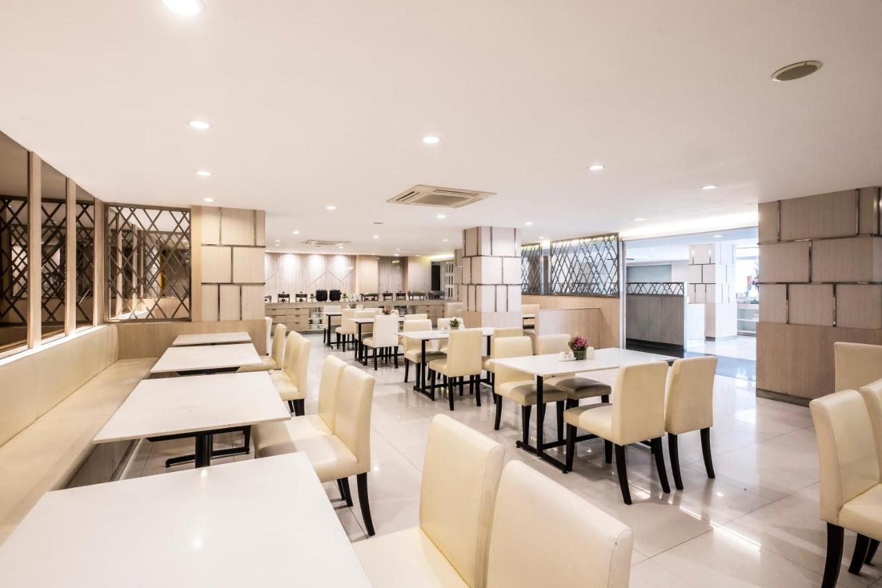 The Airport Courtyard Suvarnabhumi Airport Banguecoque Exterior foto The interior of a typical restaurant in Japan